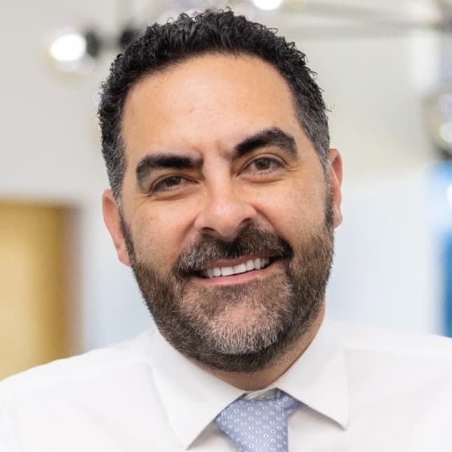 Estuardo “Ligo” Ligorría headshot